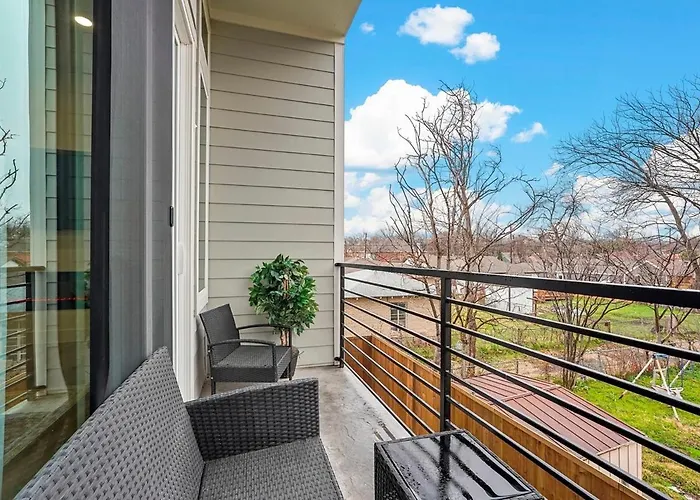 Upscale 2BR Hideaway, Ensuite Bliss, Pet-Friendly
