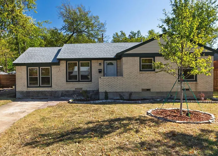 Fenced Yard - Parking - Workspace - Downtown Dallas